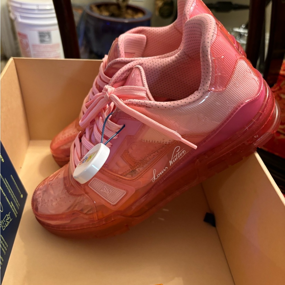 Louis Vuitton trainer low transparent. - Picture 3 of 9